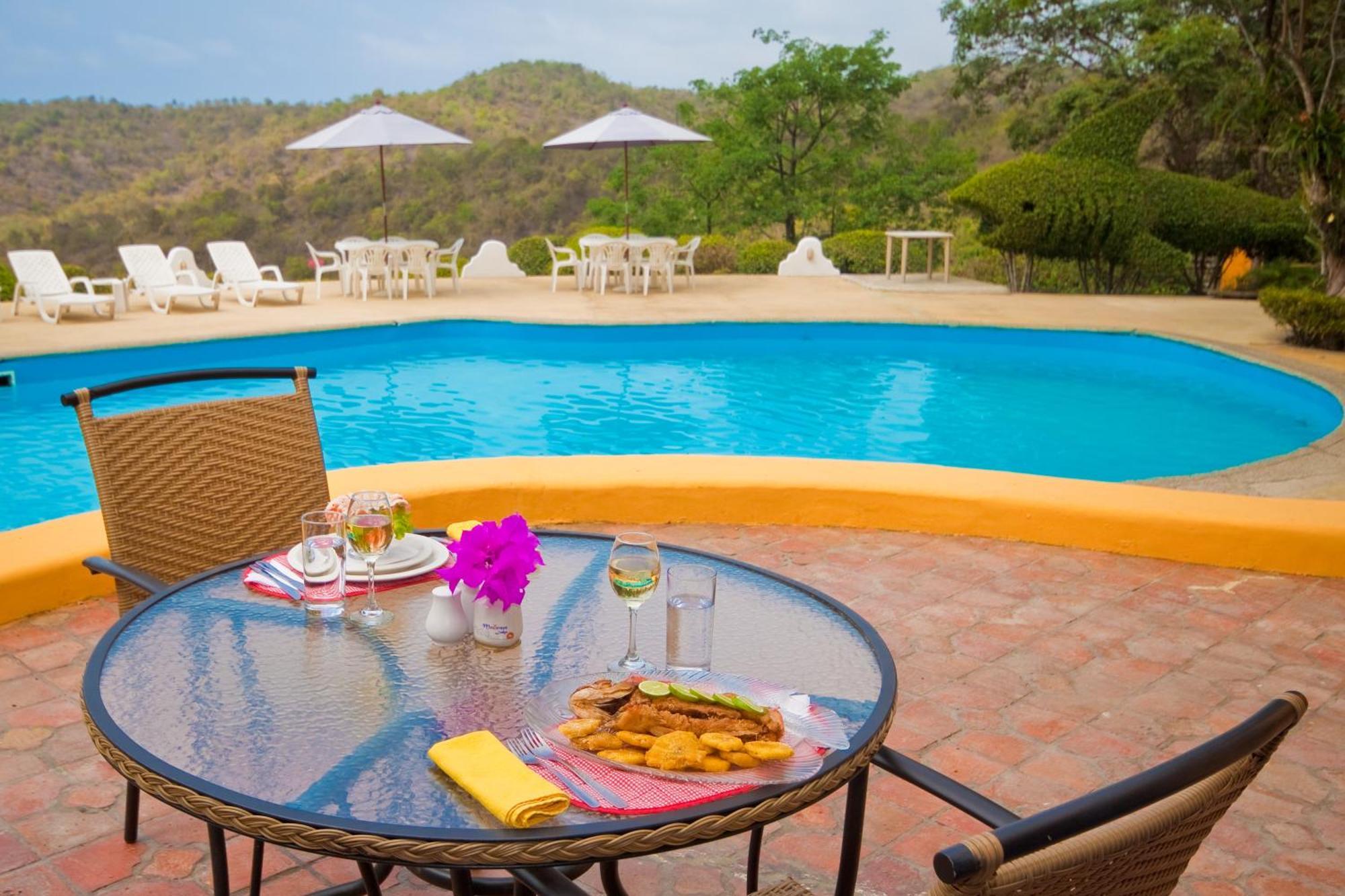 Mantaraya Lodge Puerto López Екстериор снимка