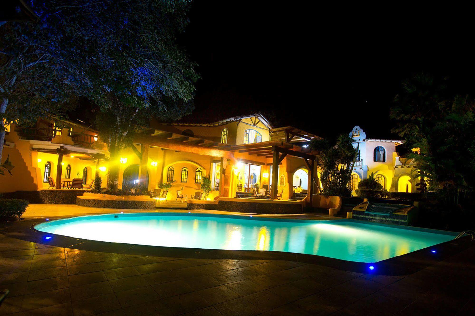 Mantaraya Lodge Puerto López Екстериор снимка
